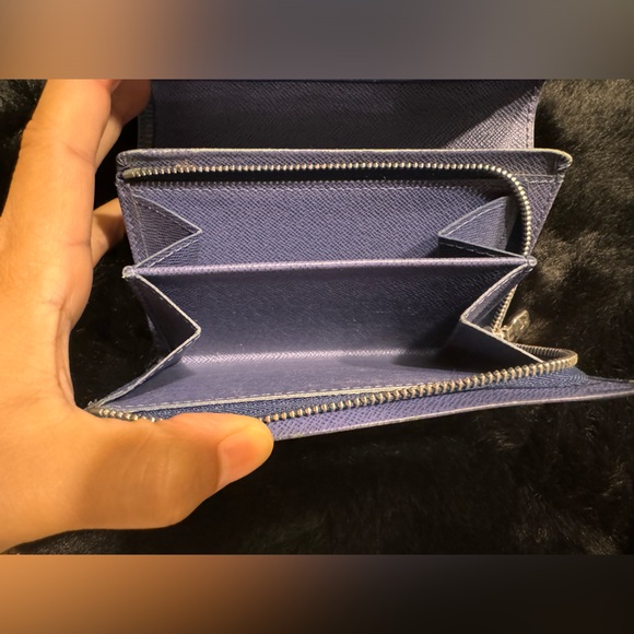 Louis Vuitton Tresor Wallet - Picture 14 of 17